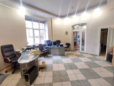 комерційна за адресою Івана Рутковича вул. (), 2