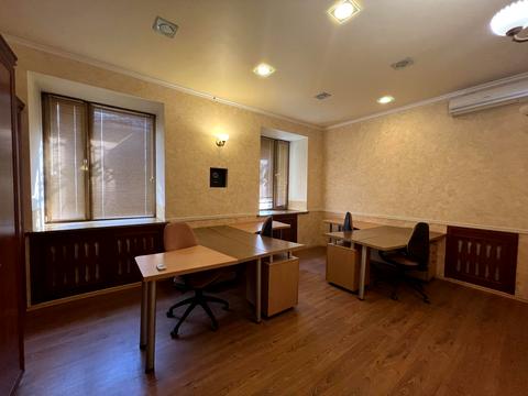 комерційна за адресою Прорізна вул., 10