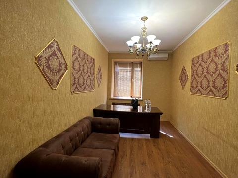 комерційна за адресою Прорізна вул., 10