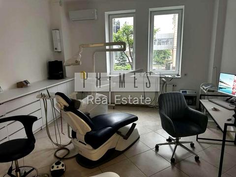 комерційна за адресою Єжи Ґедройця вул. (Тверська), 2