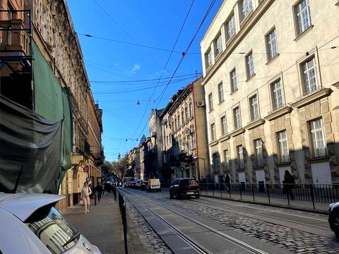 комерційна за адресою Гетьмана Петра Дорошенка вул. (Жовтнева), 30