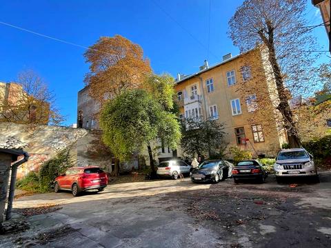 комерційна за адресою Гетьмана Петра Дорошенка вул. (Жовтнева), 30