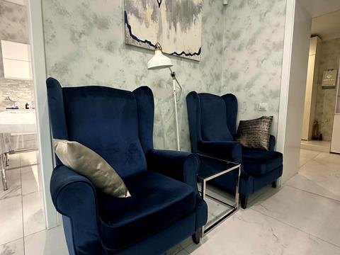 комерційна за адресою Омеляна Поповича вул., 2