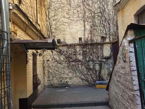 комерційна за адресою Басейна вул., 7