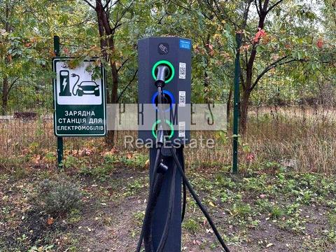 комерційна за адресою Дарницький бульв., 8-В