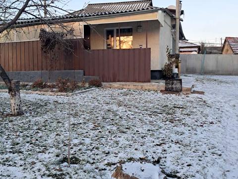 будинок за адресою Центральна вул. (Жовтнева), 1