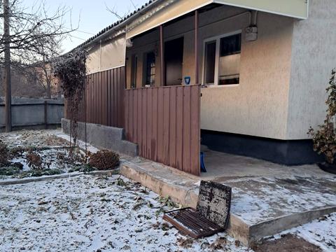 будинок за адресою Центральна вул. (Жовтнева), 1