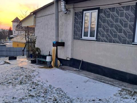 будинок за адресою Центральна вул. (Жовтнева), 1