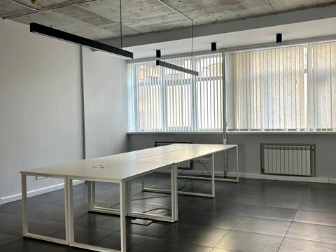 комерційна за адресою Лесі Українки бульв., 7-Б