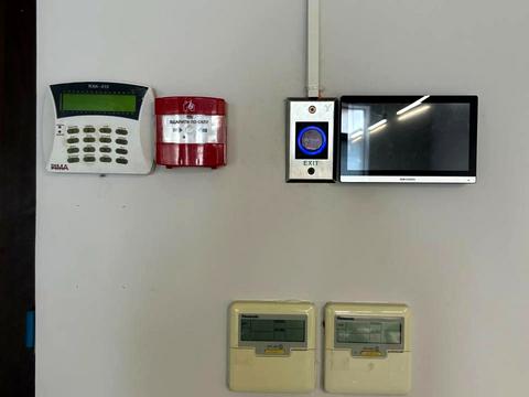 комерційна за адресою Лесі Українки бульв., 7-Б