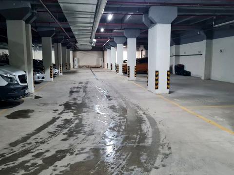 паркоместо по адресу Ясская ул. (Миколи Ковальчука), 3