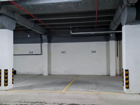 паркоместо по адресу Ясская ул. (Миколи Ковальчука), 3