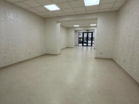 комерційна за адресою Данила Галицького вул., 18