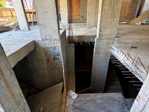 комерційна за адресою Героїв Майдану вул. (Червоноармійська), 122