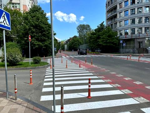 комерційна за адресою Андрія Верхогляда вул. (Михайла Драгомирова), 12