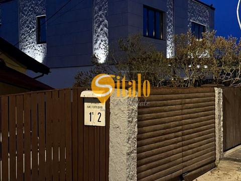 будинок за адресою Листопадна вул., 1-б/2