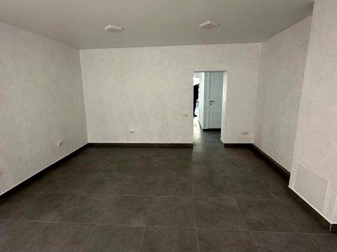 комерційна за адресою Набережно-Хрещатицька вул., 33