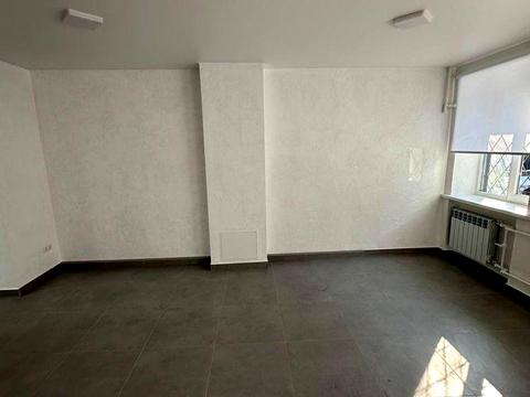 комерційна за адресою Набережно-Хрещатицька вул., 33