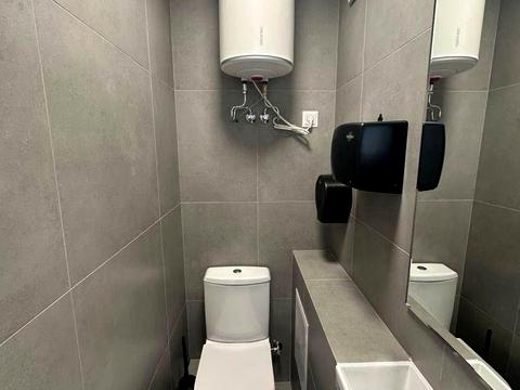 комерційна за адресою Набережно-Хрещатицька вул., 33