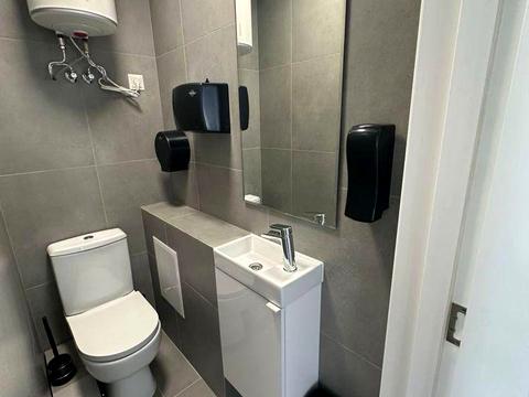 комерційна за адресою Набережно-Хрещатицька вул., 33