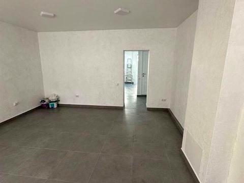 комерційна за адресою Набережно-Хрещатицька вул., 33