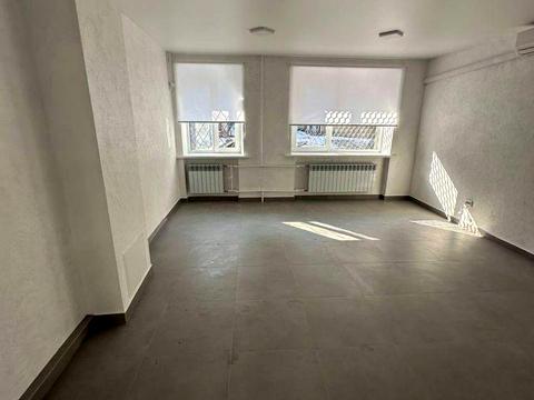 комерційна за адресою Набережно-Хрещатицька вул., 33