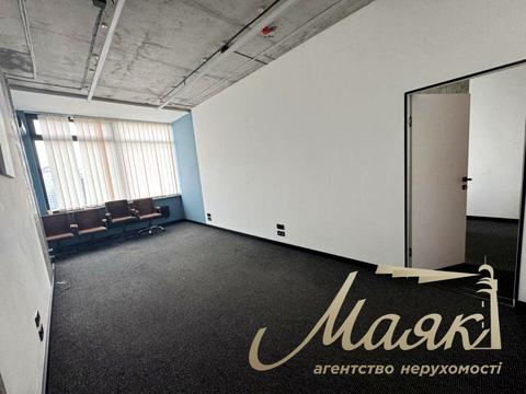 комерційна за адресою Київ, Євгена Коновальця вул. (Щорса), 44-А