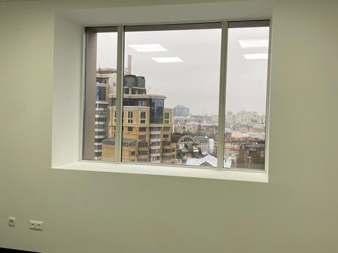 комерційна за адресою Шовковична вул., 42