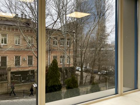 комерційна за адресою Шовковична вул., 42