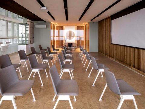 комерційна за адресою Васильківська вул., 100-А