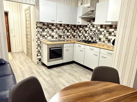 квартира за адресою Дорошенко вул., 10