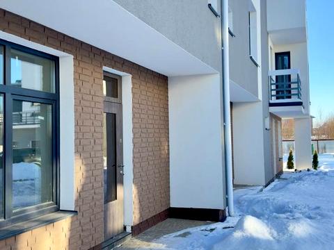 будинок за адресою Коновальця, 3