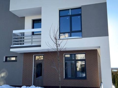 будинок за адресою Коновальця, 3