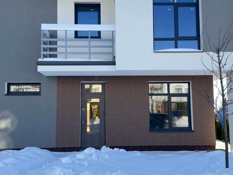 будинок за адресою Коновальця, 3