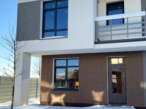 будинок за адресою Коновальця, 3