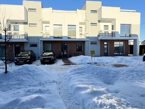 будинок за адресою Коновальця, 3