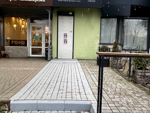 комерційна за адресою Русанівська набережна вул., 4