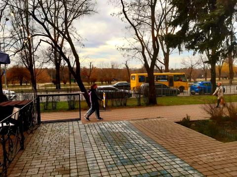 комерційна за адресою Русанівська набережна вул., 4