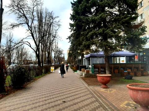 комерційна за адресою Русанівська набережна вул., 4