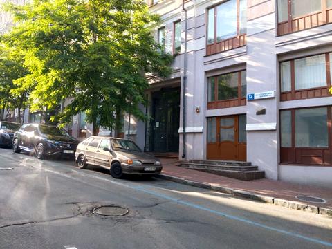 комерційна за адресою Софіївська вул., 12