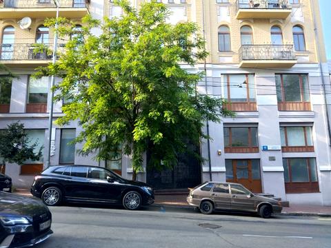 комерційна за адресою Софіївська вул., 12