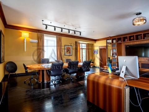 комерційна за адресою Київ, Жилянська вул., 97