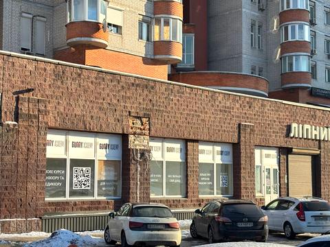 комерційна за адресою Саперно-Слобідська вул., 8