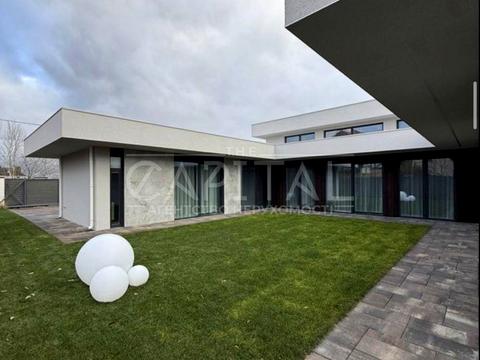 будинок за адресою Соборна вул. ()