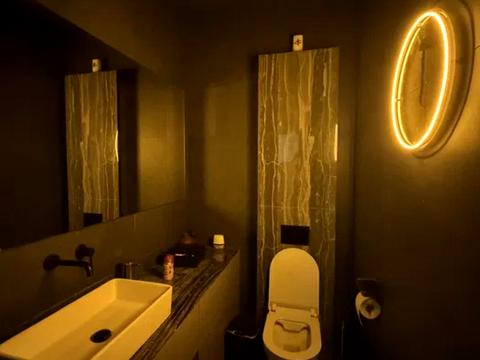 комерційна за адресою Антоновича вул. (Горького), 44