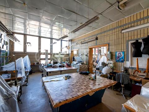 комерційна за адресою Червоної Калини просп. (Володимира Маяковського), 15-В