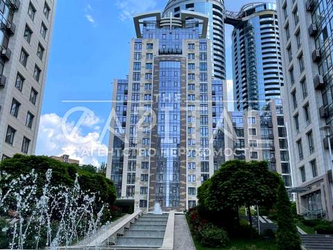 паркомісце за адресою Саперне Поле вул., 3