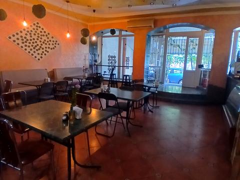 комерційна за адресою Зарічанська вул., 18