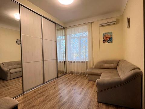 квартира за адресою 128-ї Бригади Тероборони вул. (Курчатова), 4