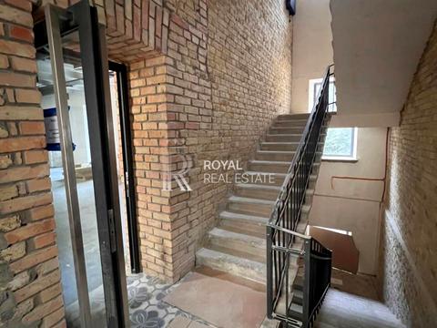 комерційна за адресою Прорізна вул., 9